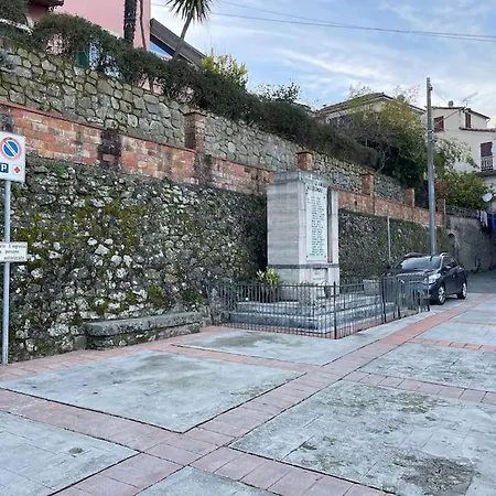 Tra Alpi Apuane E Cinque Terre.. Casetta Renata! Holiday home Valeriano Lunense